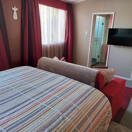 Bed And Breakfast Happy Home Taupo Accommodation Eksteriør billede