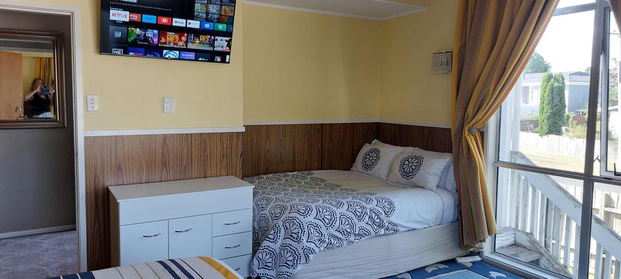 Bed And Breakfast Happy Home Taupo Accommodation Eksteriør billede