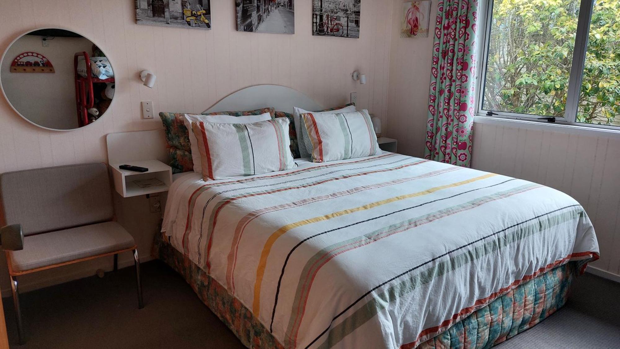 Bed And Breakfast Happy Home Taupo Accommodation Eksteriør billede