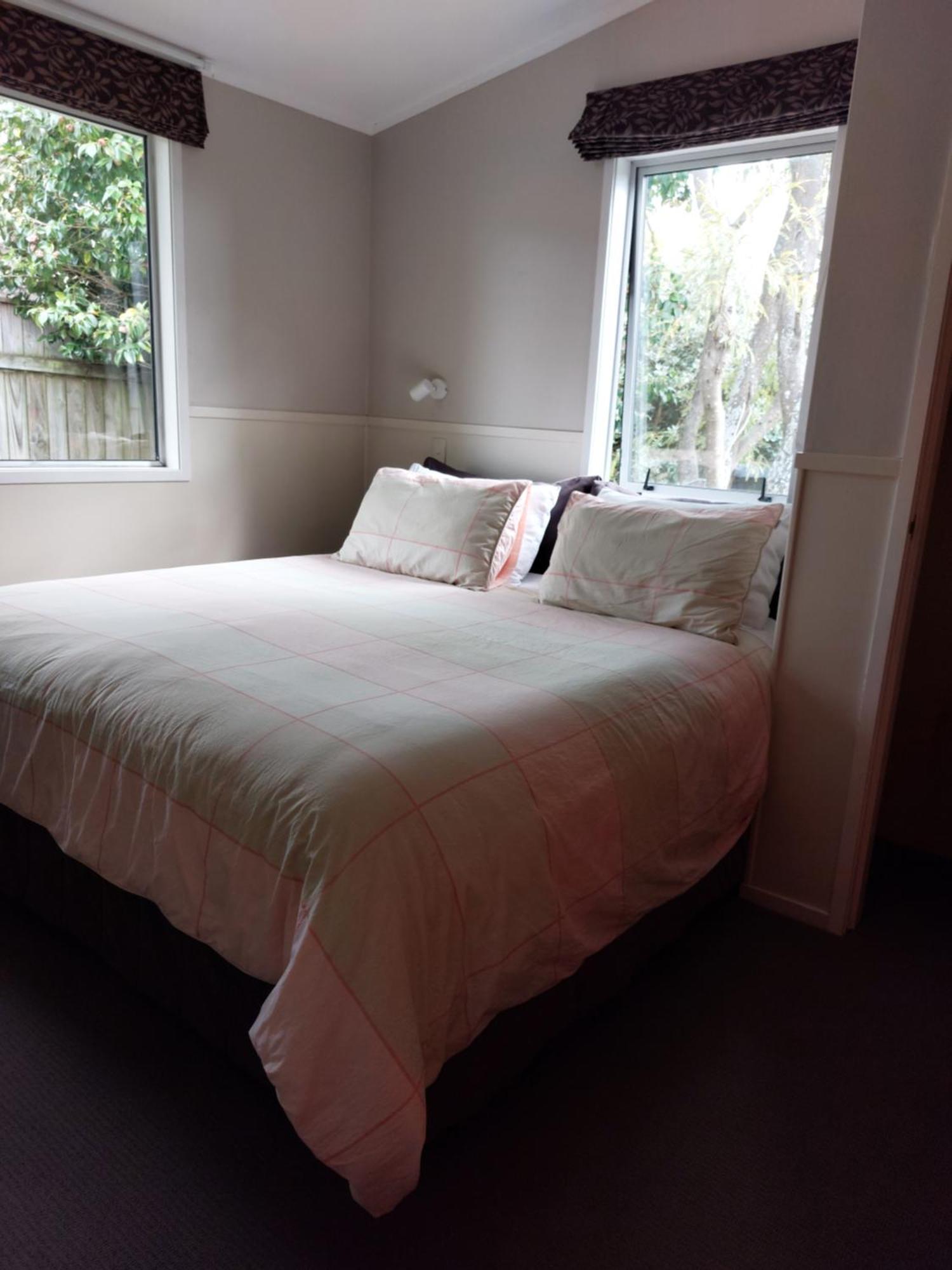 Bed And Breakfast Happy Home Taupo Accommodation Eksteriør billede