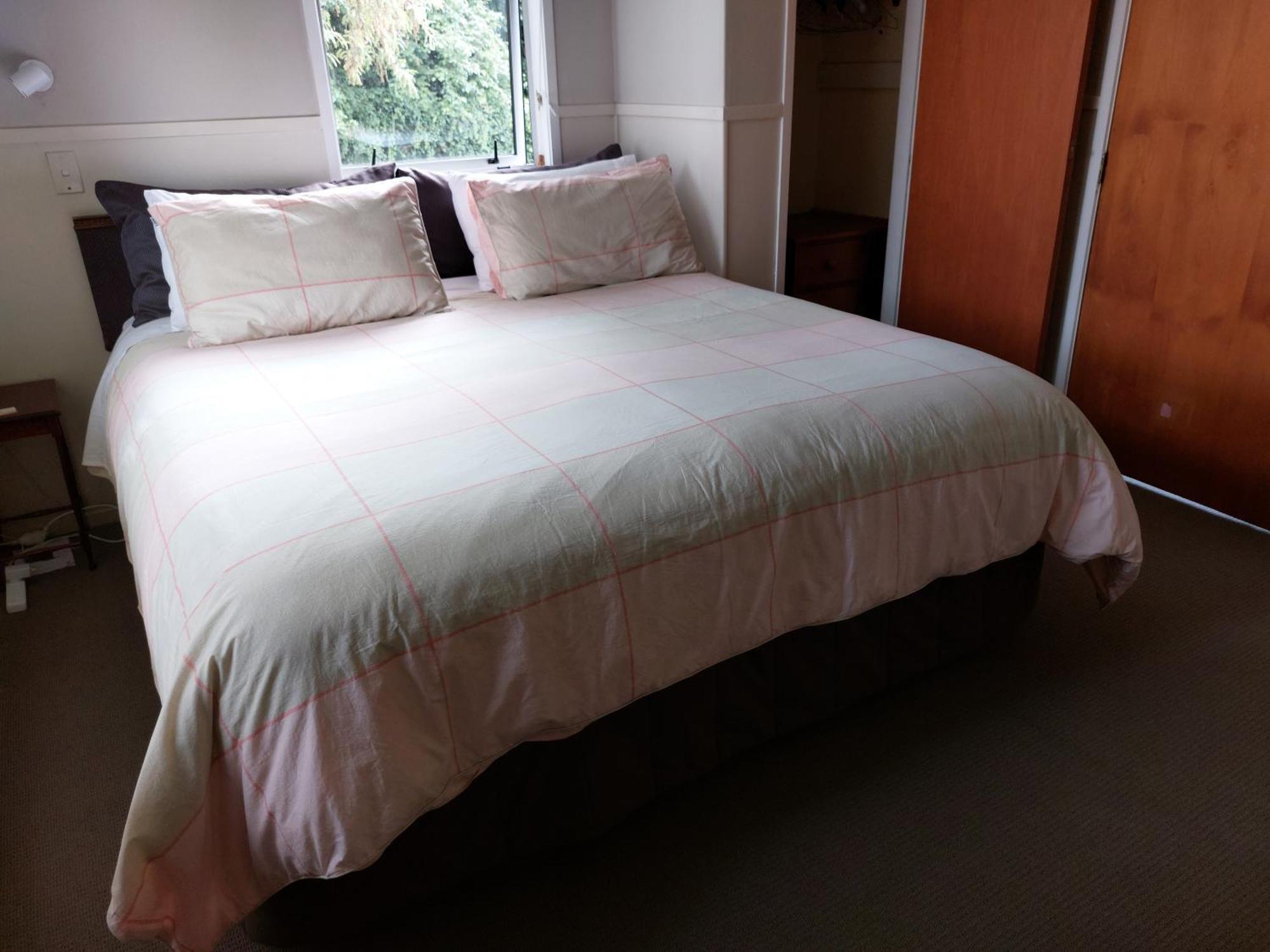 Bed And Breakfast Happy Home Taupo Accommodation Eksteriør billede