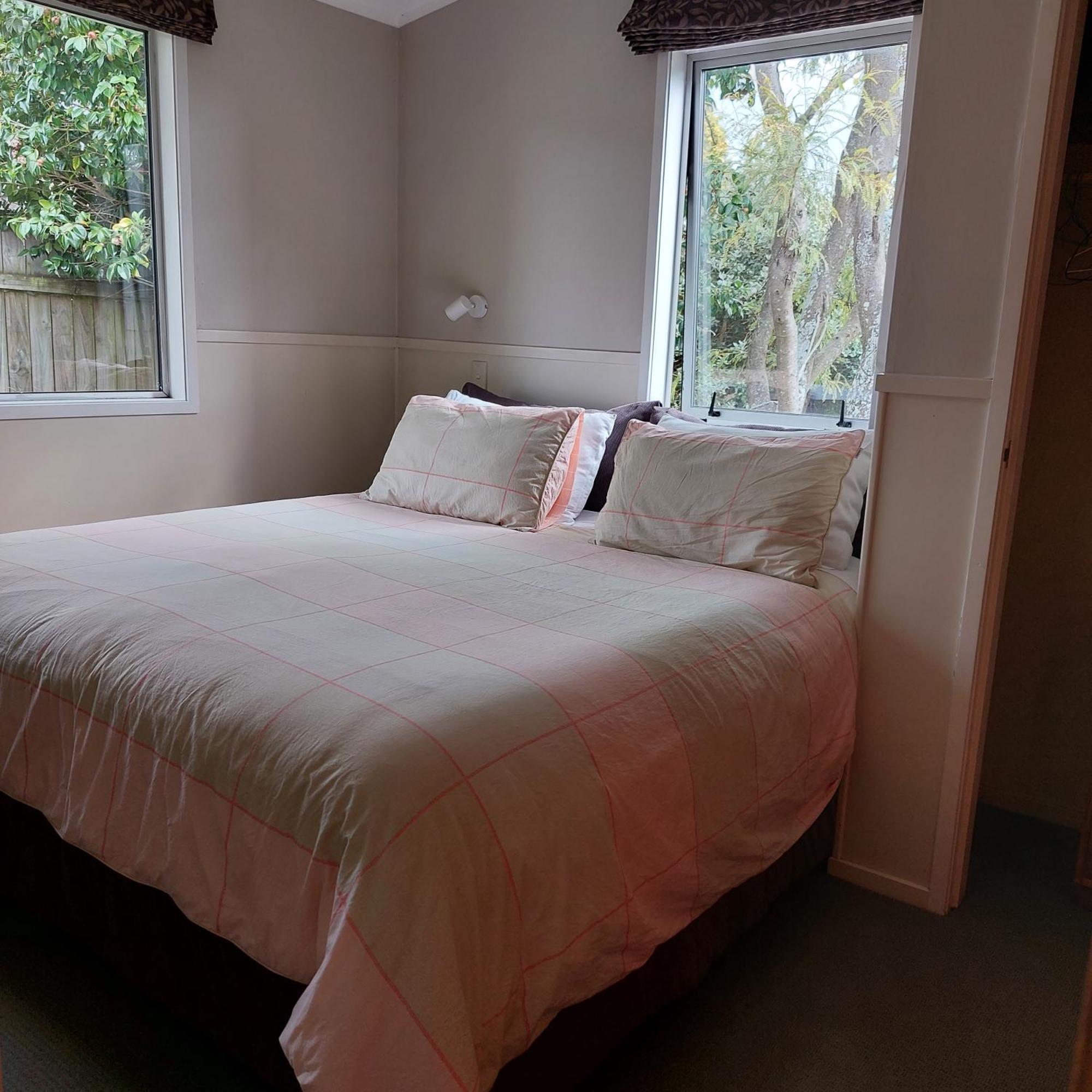 Bed And Breakfast Happy Home Taupo Accommodation Eksteriør billede