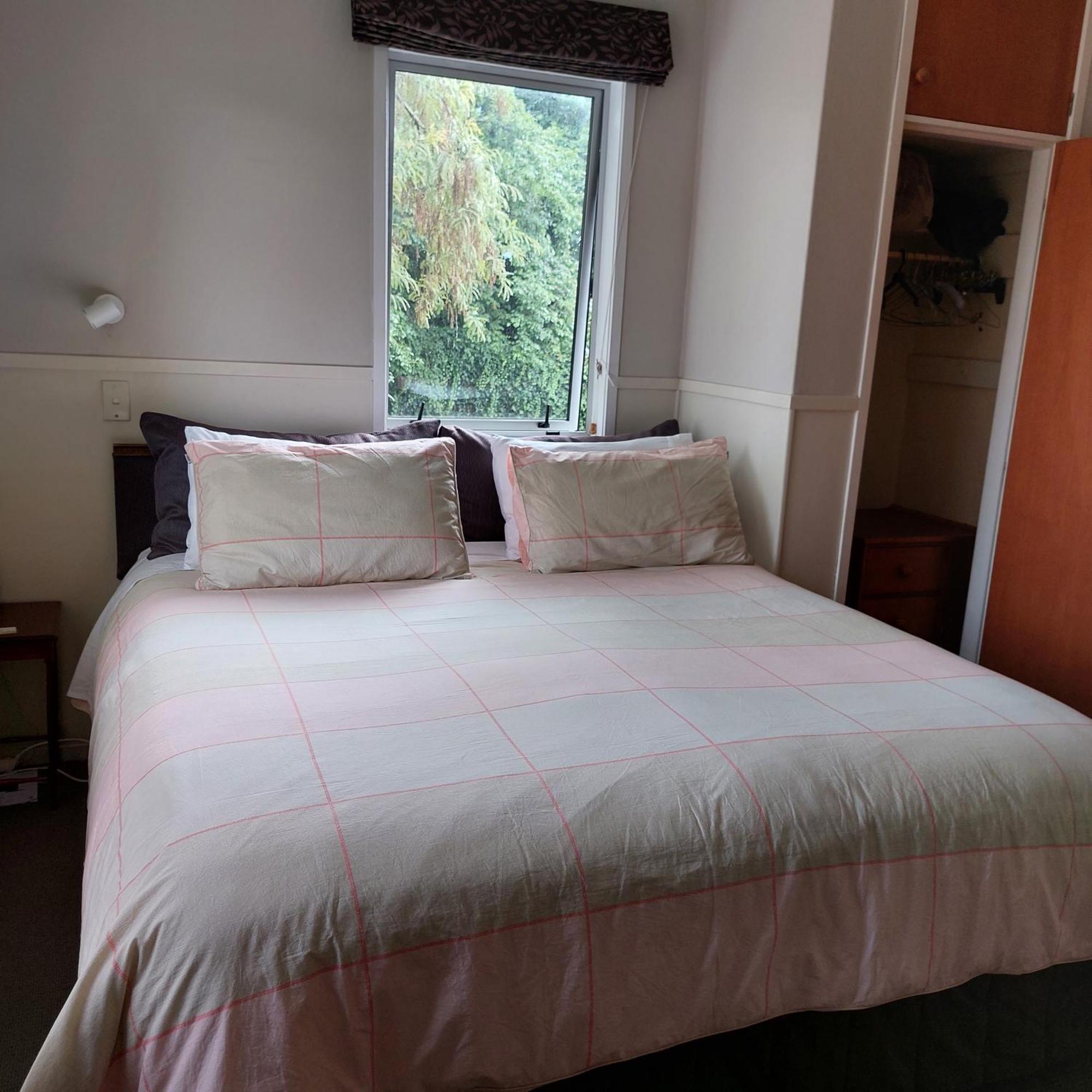 Bed And Breakfast Happy Home Taupo Accommodation Eksteriør billede