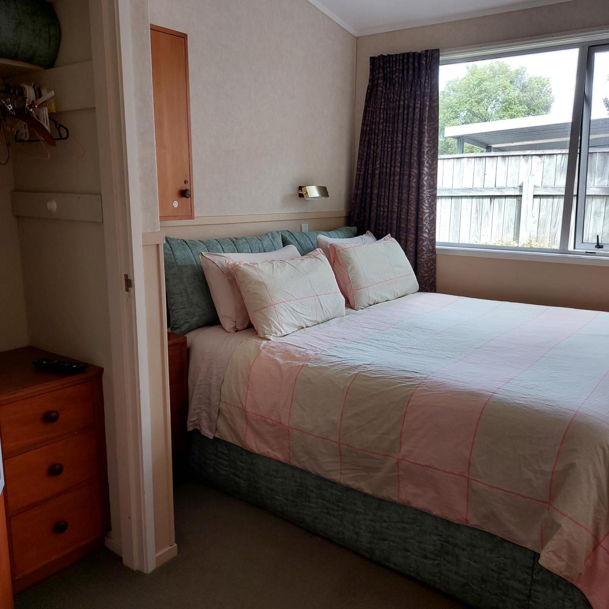 Bed And Breakfast Happy Home Taupo Accommodation Eksteriør billede