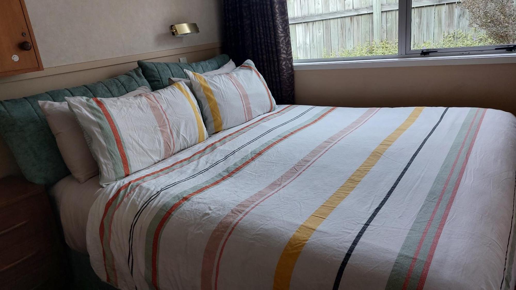 Bed And Breakfast Happy Home Taupo Accommodation Eksteriør billede