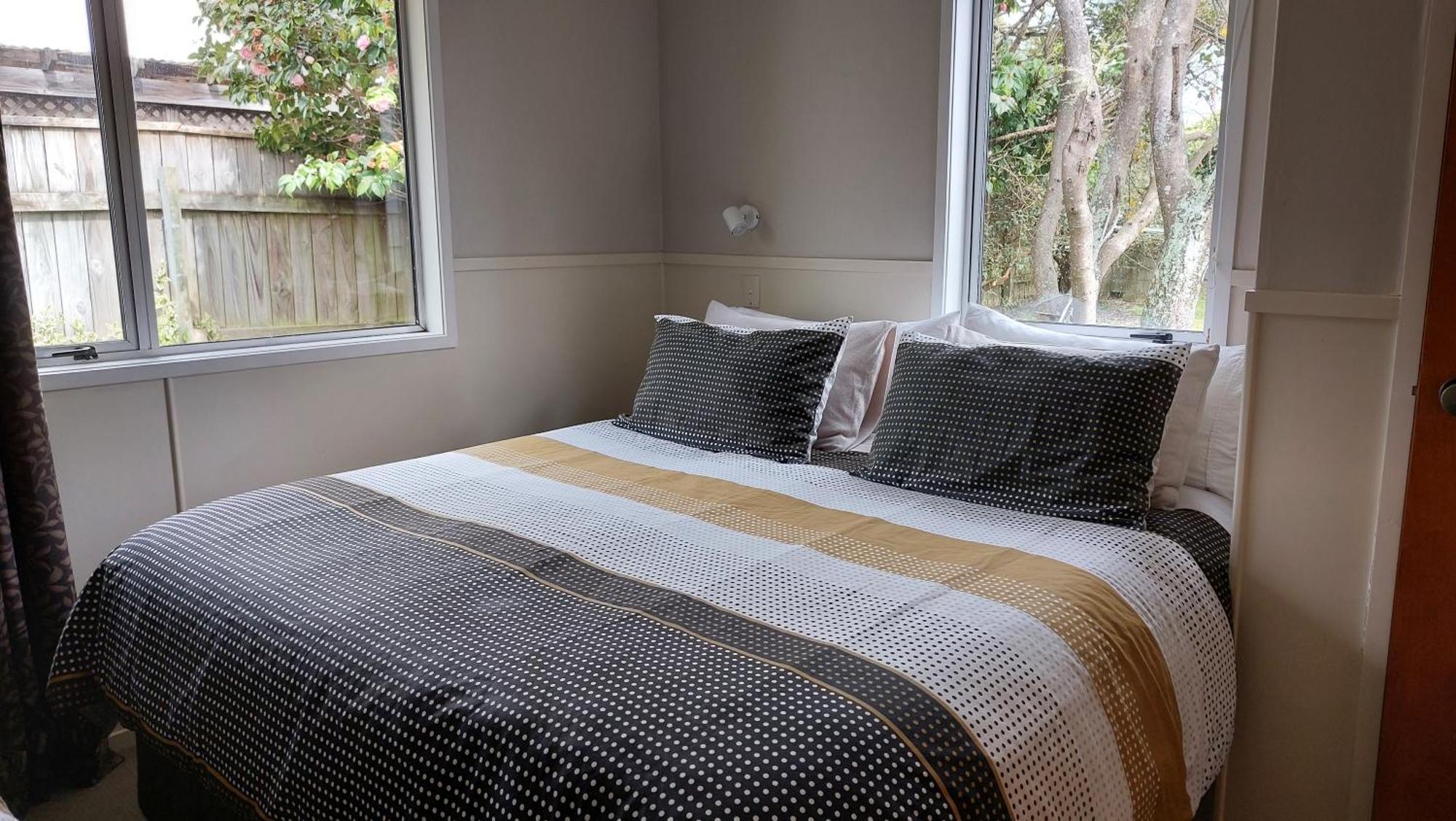 Bed And Breakfast Happy Home Taupo Accommodation Eksteriør billede