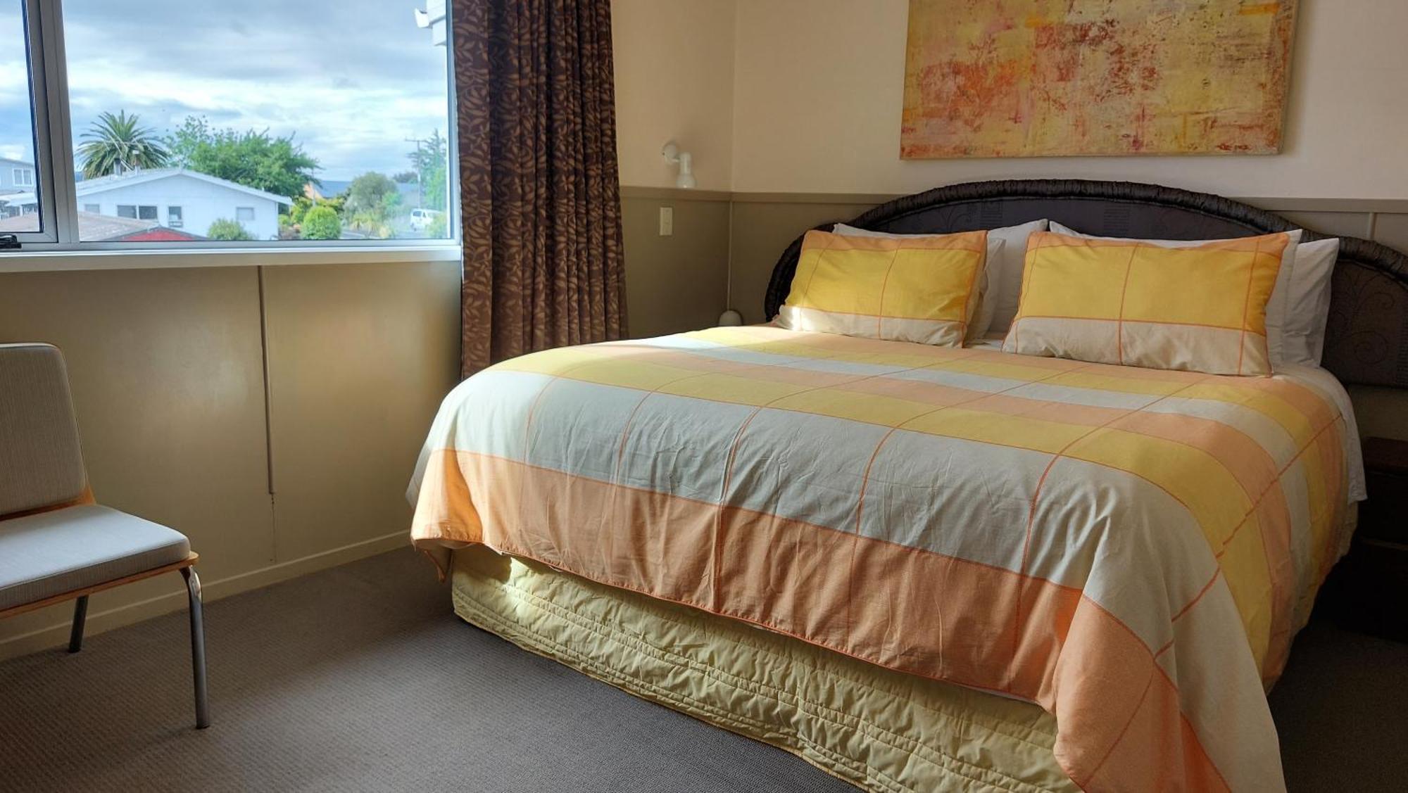 Bed And Breakfast Happy Home Taupo Accommodation Eksteriør billede