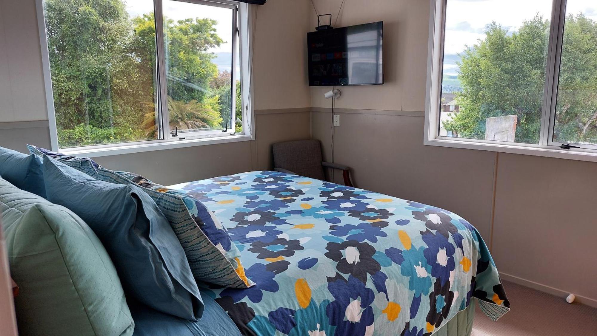 Bed And Breakfast Happy Home Taupo Accommodation Eksteriør billede