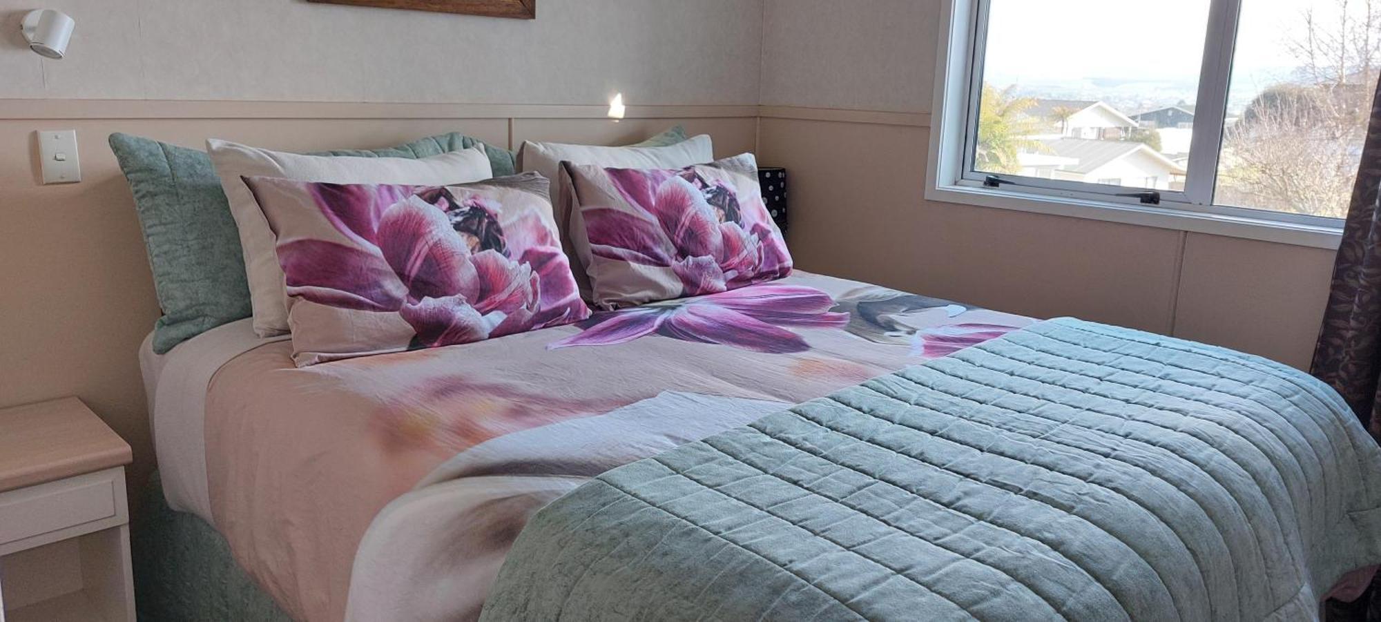 Bed And Breakfast Happy Home Taupo Accommodation Eksteriør billede