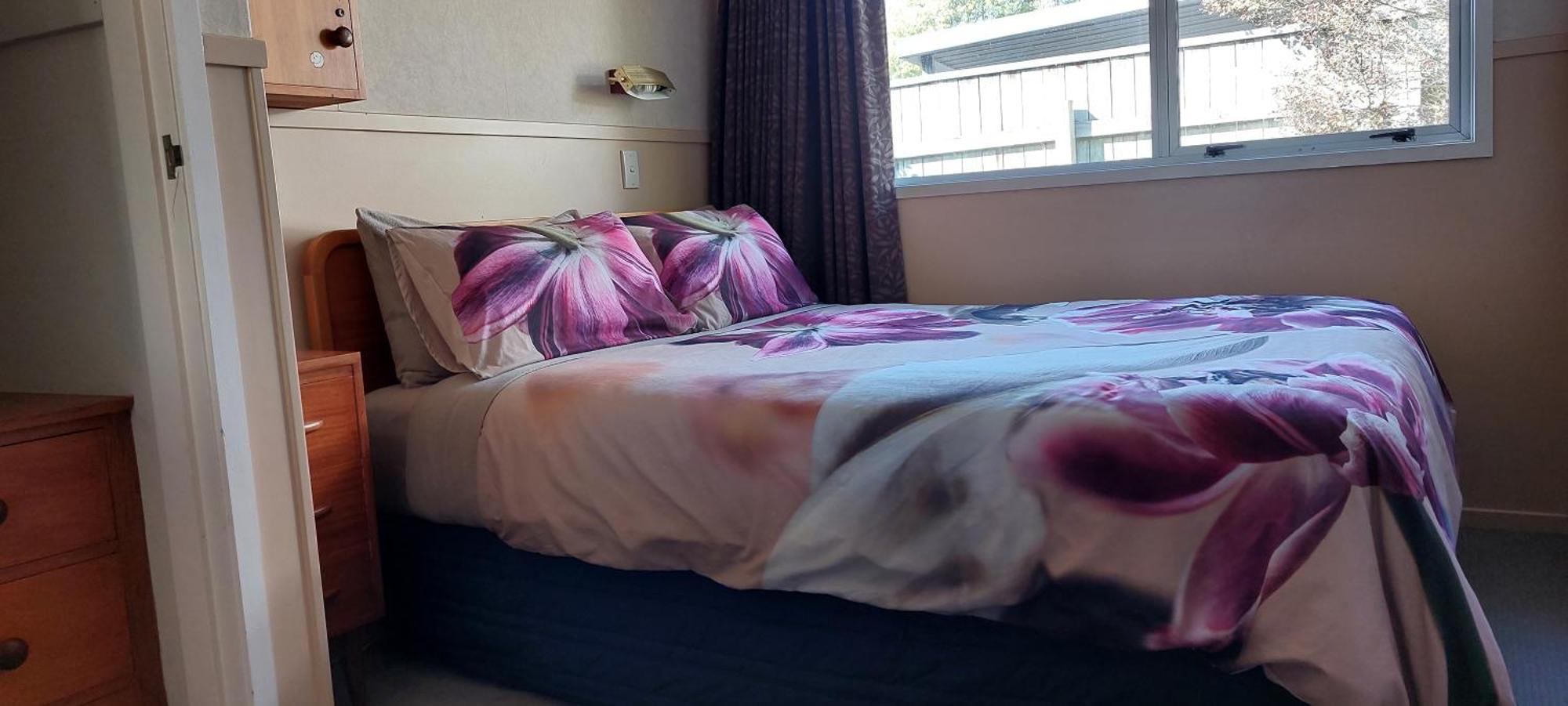 Bed And Breakfast Happy Home Taupo Accommodation Eksteriør billede