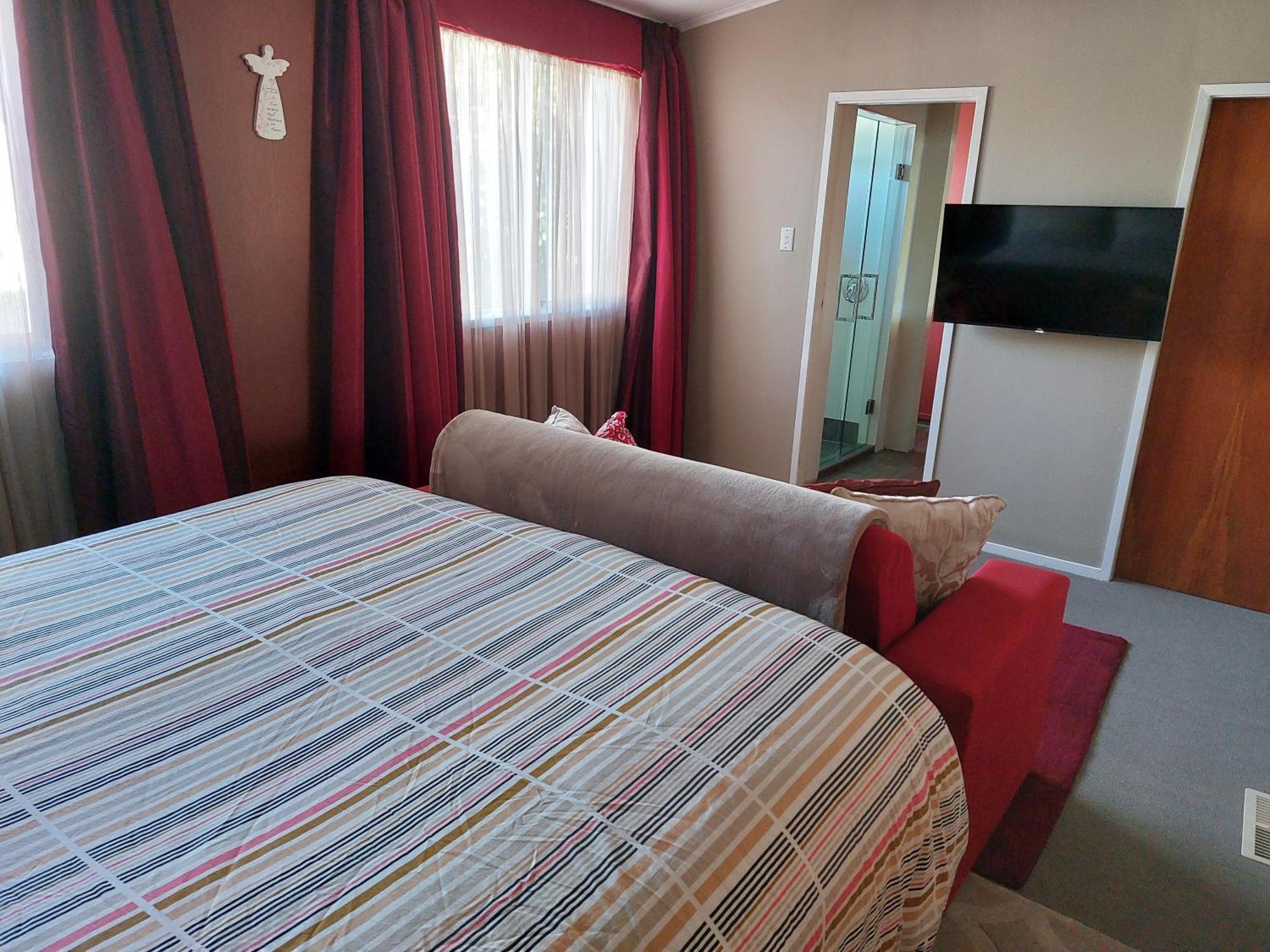 Bed And Breakfast Happy Home Taupo Accommodation Eksteriør billede
