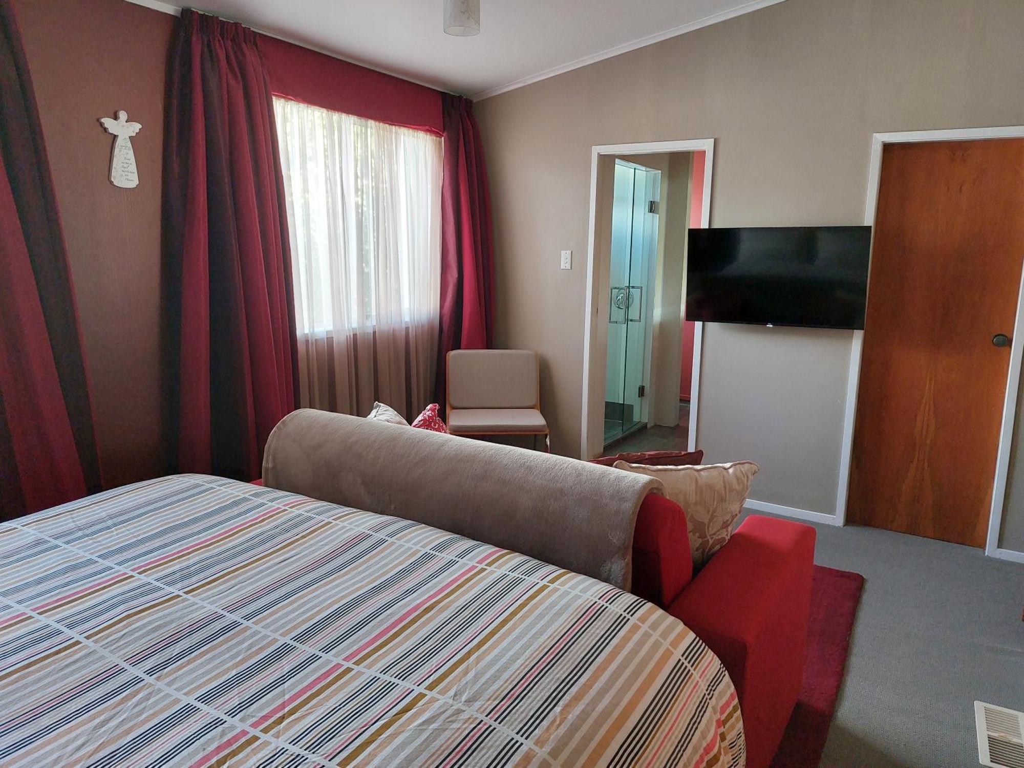 Bed And Breakfast Happy Home Taupo Accommodation Eksteriør billede